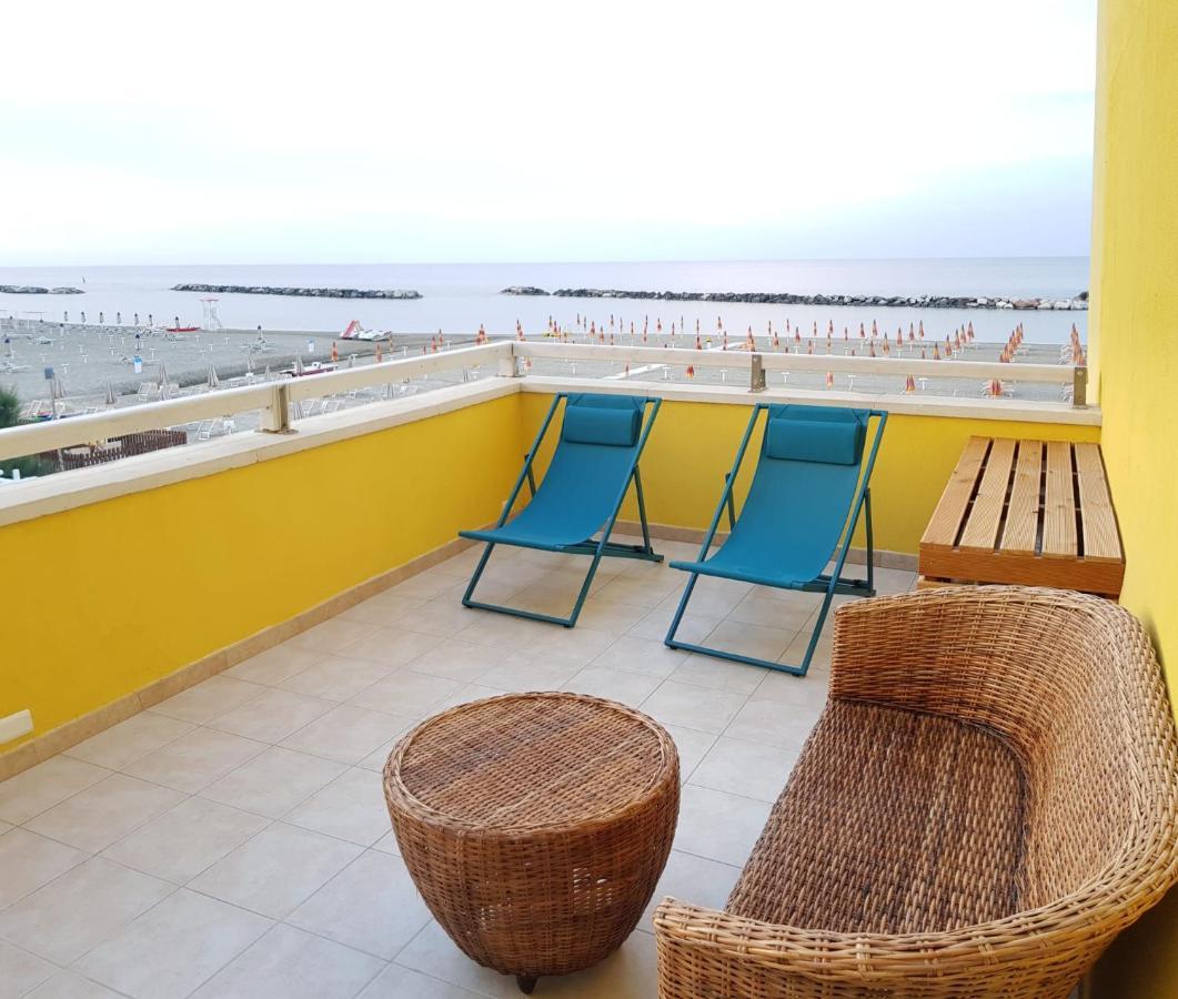 Hotel Estate Rimini Exteriör bild