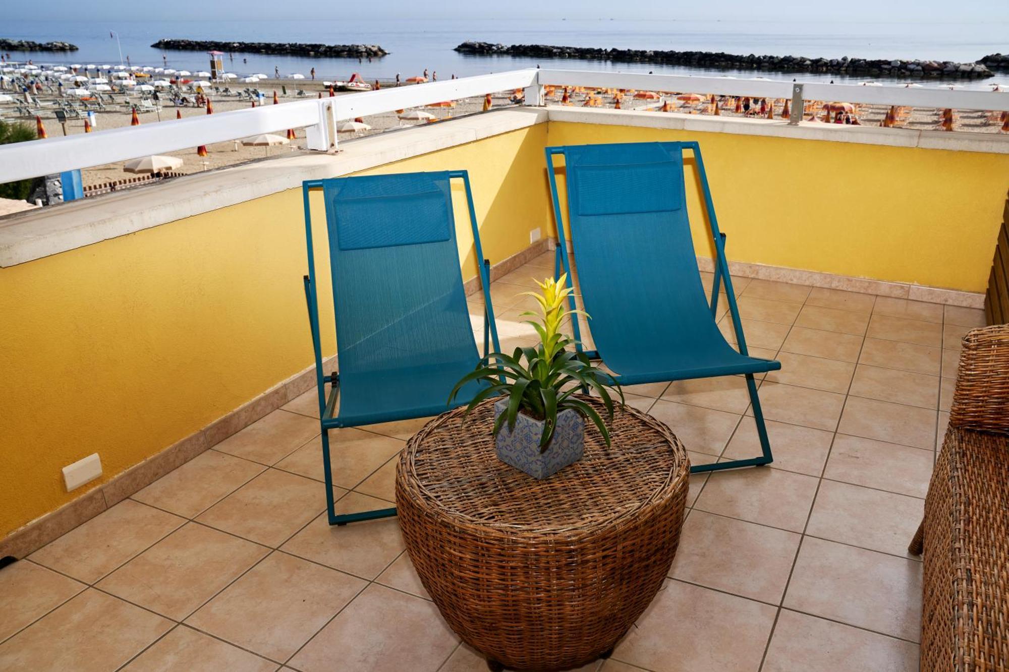 Hotel Estate Rimini Exteriör bild