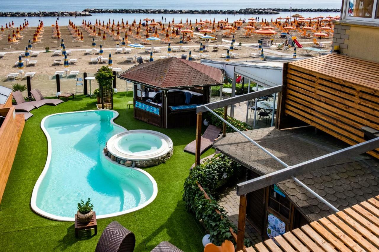 Hotel Estate Rimini Exteriör bild